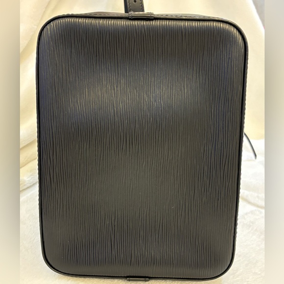 Authentic Louis Vuitton Epi Petit Noe in Black - Picture 13 of 15